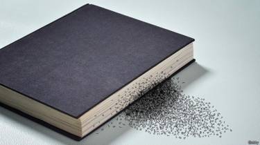 Знаки пунктуации высыпаются из книги